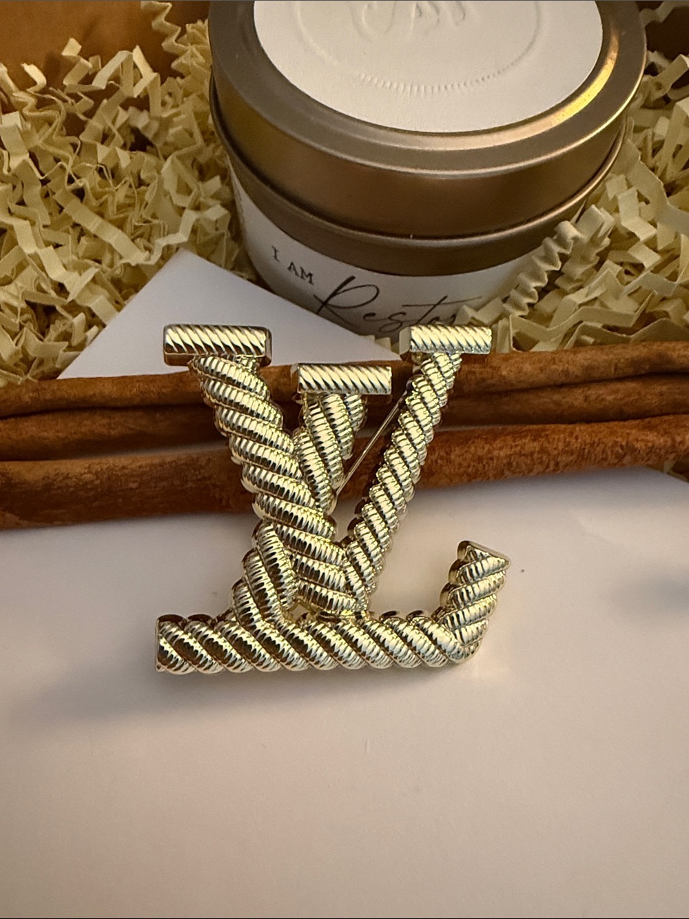 Gold Twisted Rope Logo Brooch Pin - Picture 4 of 6